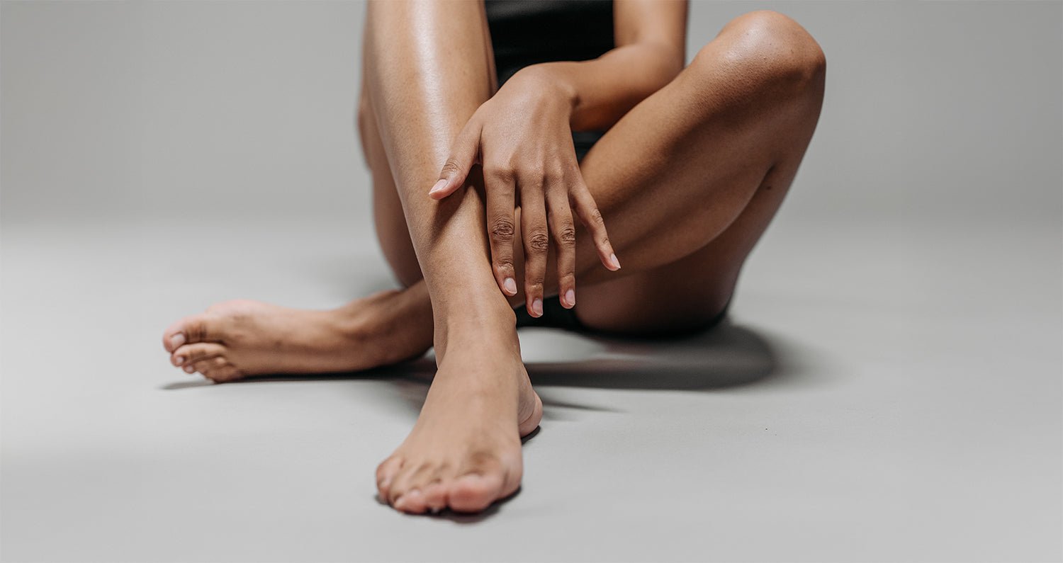 Svullen fotknöl? Läs mer om orsaker, symptom och hur du lindrar besvären