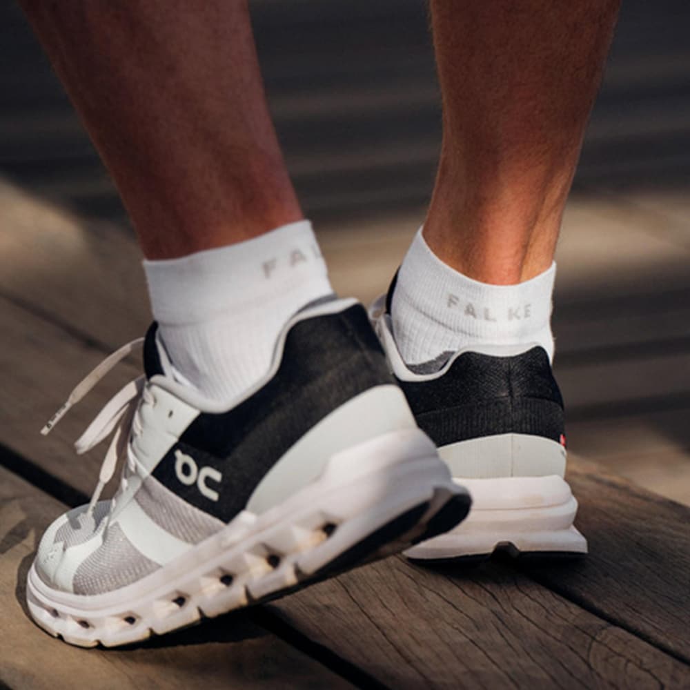 Produktbild 2 - Falke RU4 Short Men Socks White Mix