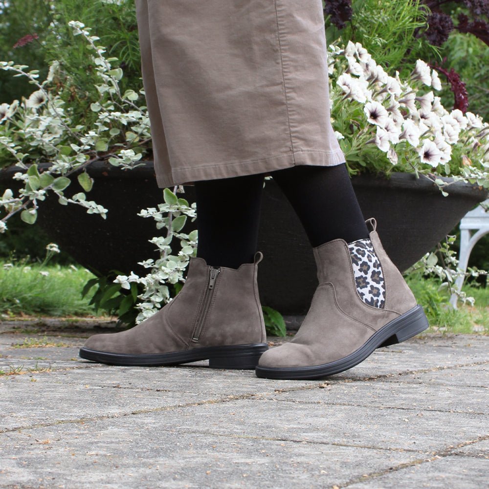 Produktbild 2 - Minfot Bou Chelsea støvler med lynlås, strækbar nubuck, stenfarvet leopardmønster