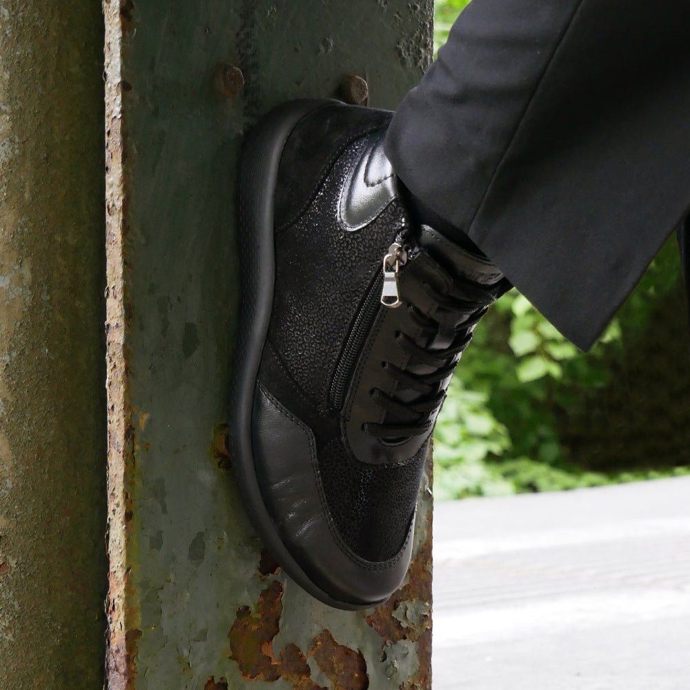 Minfot Way Høy Sneaker Bred Stretch Sort