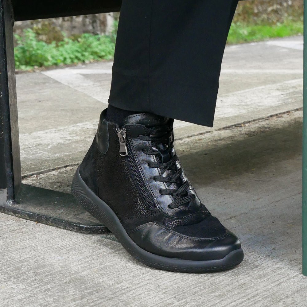 Minfot Way Høy Sneaker Bred Stretch Sort