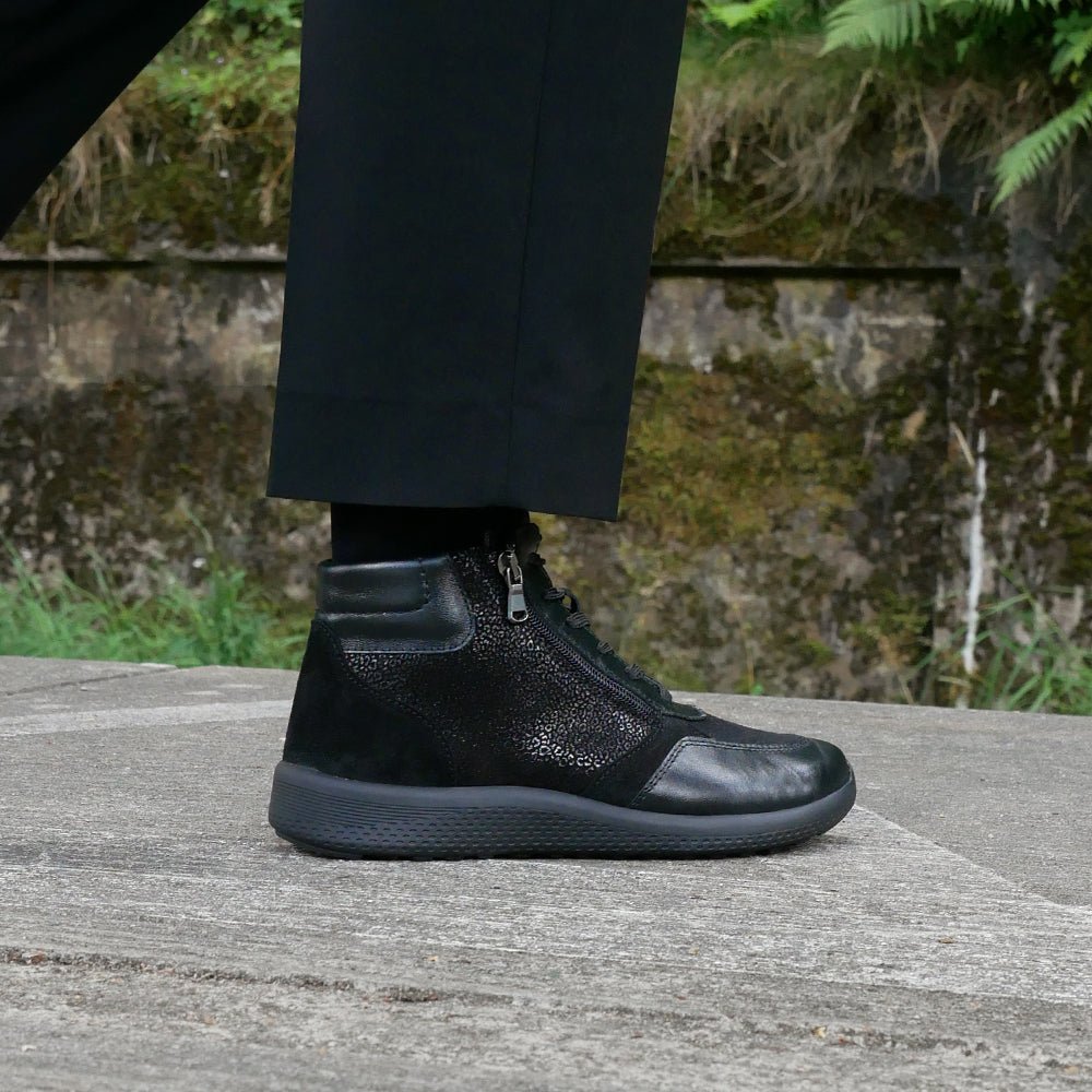 Minfot Way Høy Sneaker Bred Stretch Sort