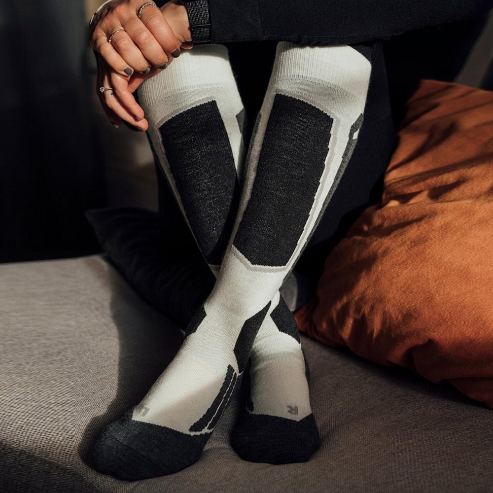 Produktbild 2 - Falke SK2 Women Knee-high Socks Offwhite Black