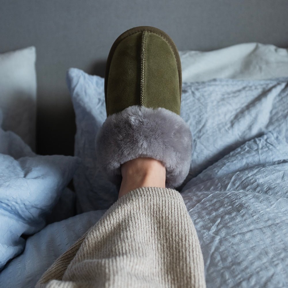 Produktbild 10 - Minfot Fårskinnstofflor Slip-on Duved med sula Olive