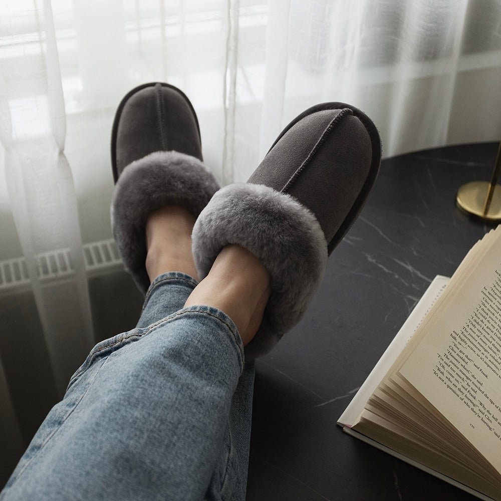 Produktbild 2 - Minfot Fårskinnstofflor Slip-on Duved med sula Ljusgrå