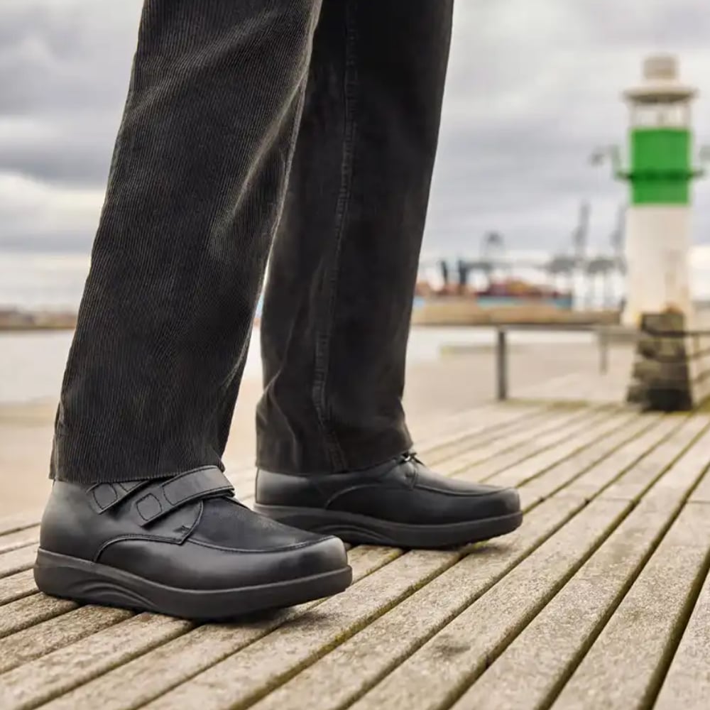 Produktbild 2 - New Feet Albert Ekstra Bredde Sko Orthostretch Klettlukning Sort