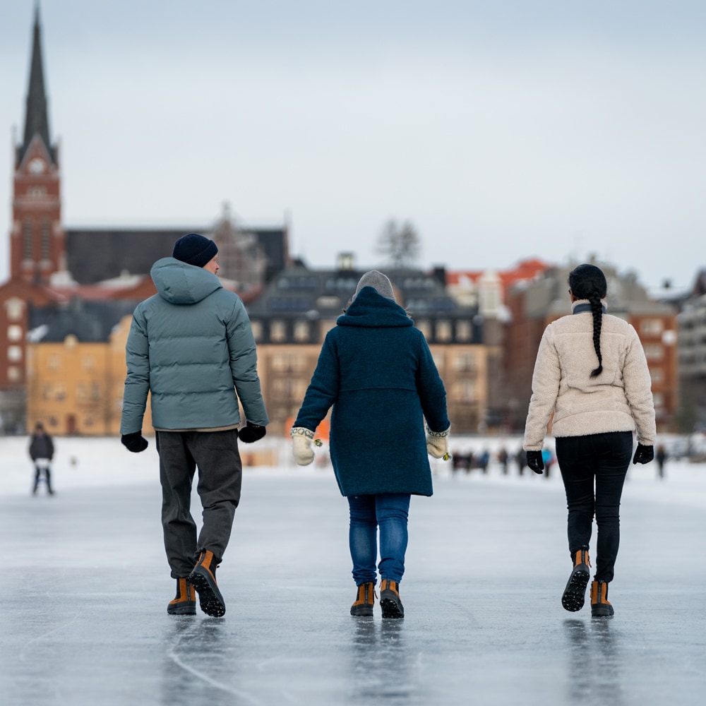 promenadskor-med-broddar-icebug-boda.jpg