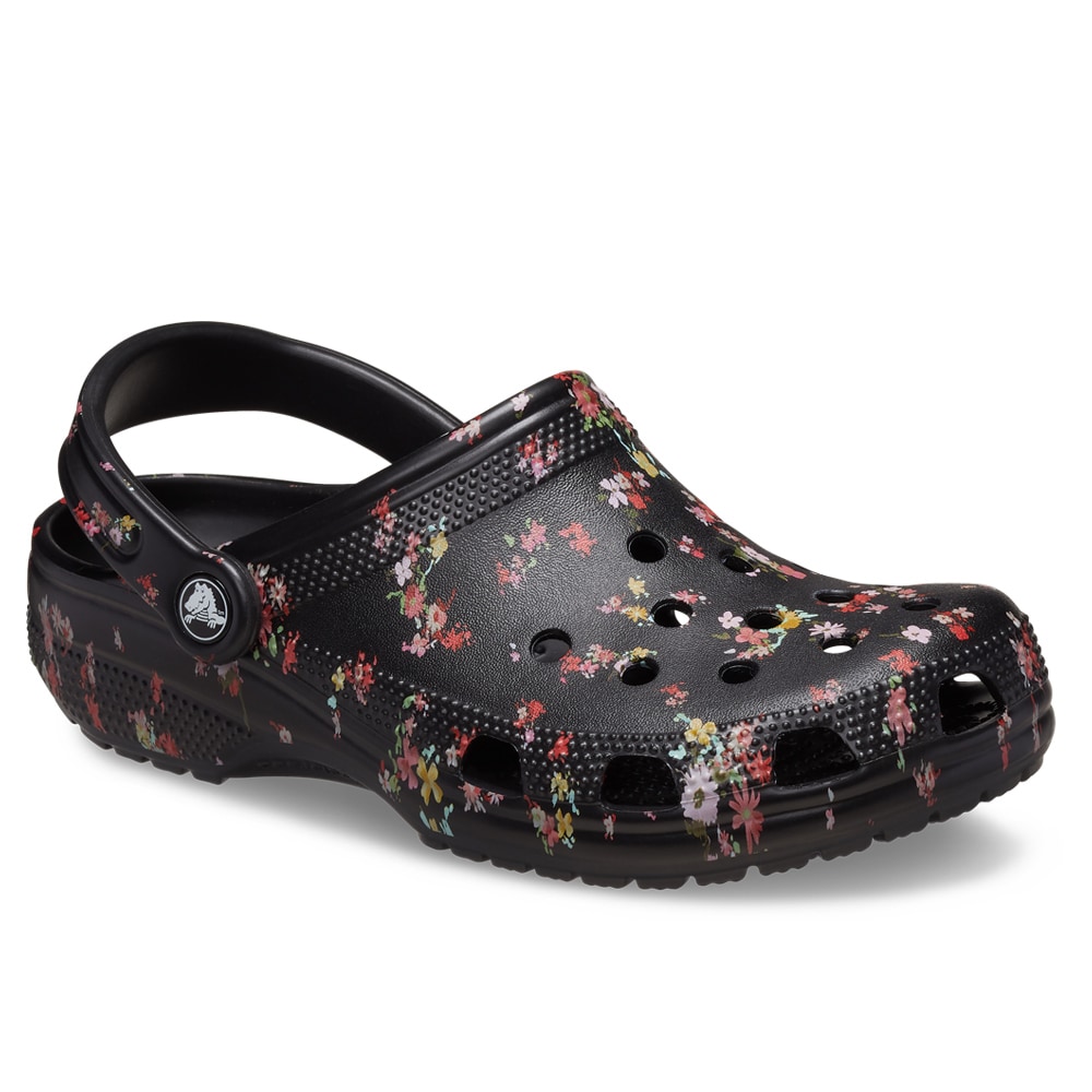 sandaler-breda-fötter-crocs-blommiga-svarta.jpg